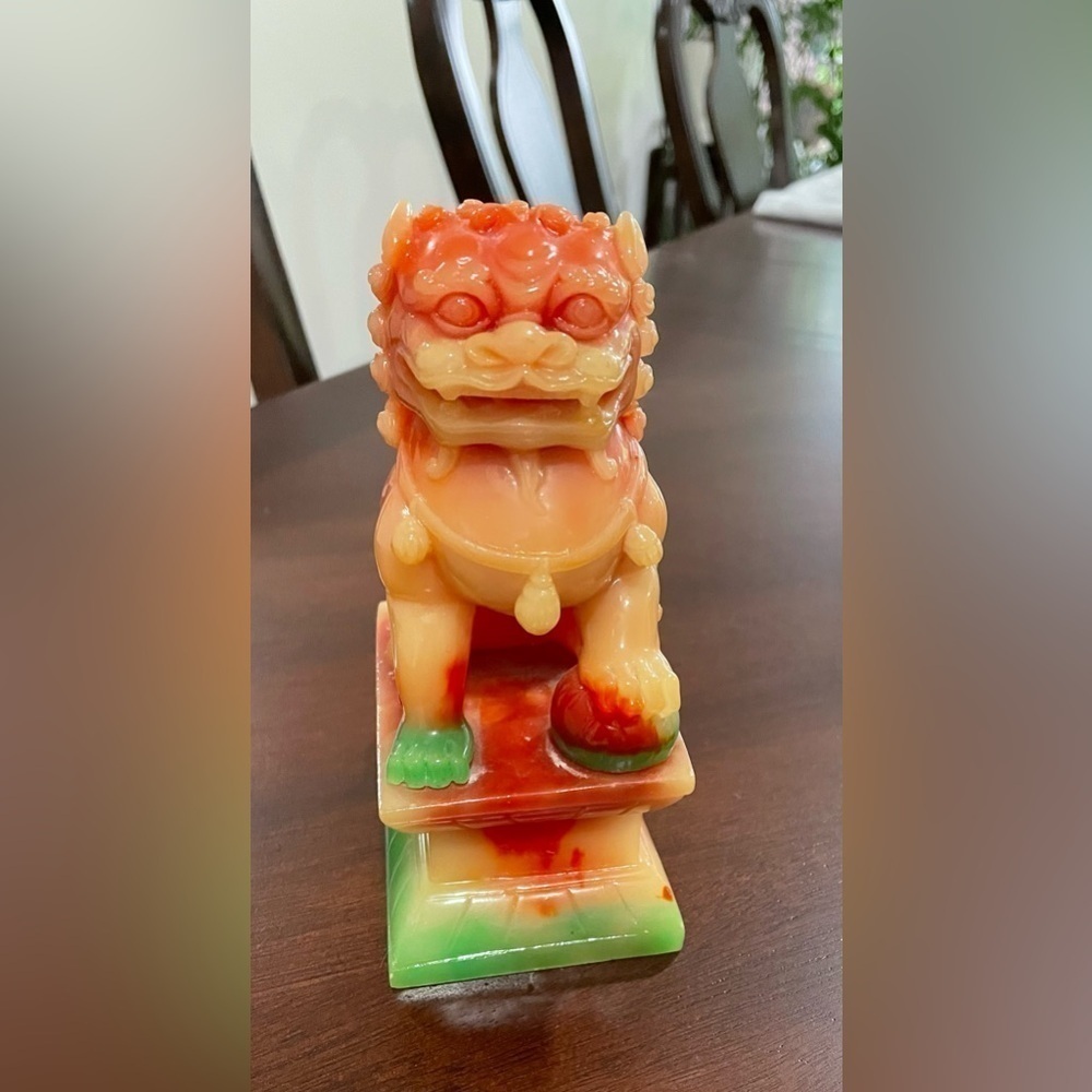 Rainbow Chinese food dog beautiful and colorful. Hight 7 1/4” 13” Diameter.